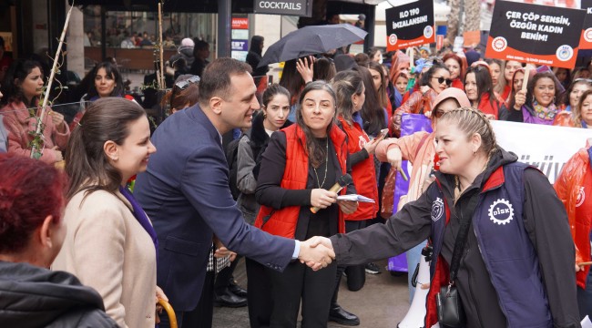 Emekçi kadınlar için İlkay Akkaya konseri