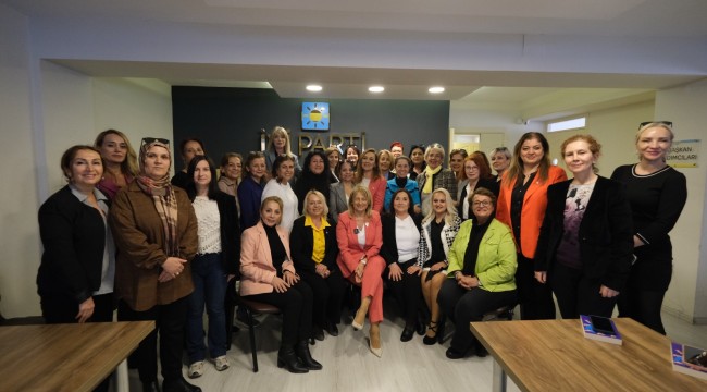 Huriye Serter’den 8 Mart’a özel kutlama