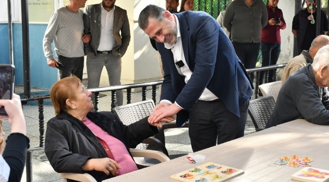 Yaşlılarla duygu dolu anlar