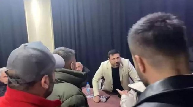 YRP adayı Davut Güloğlu mikrofonu fırlattı, vatandaşla tartıştı: 'Seni buraya tuttular da mı gönderdiler'