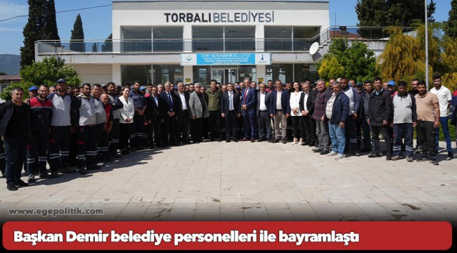 Başkan Demir belediye personelleri ile bayramlaştı