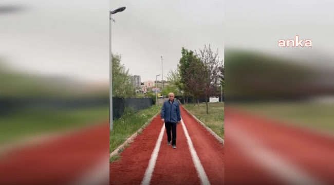 DEVLET BAHÇELİ, FERDİ TAYFUR ŞARKISIYLA YÜRÜDÜ