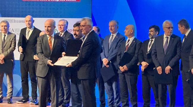 İKÇÜ Akredite Oldu