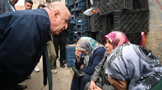 Prof. Dr. Ümit Özdağ, Ankara Ulus Hali’nde bulunan Et ve Süt Kurumu’na gitti