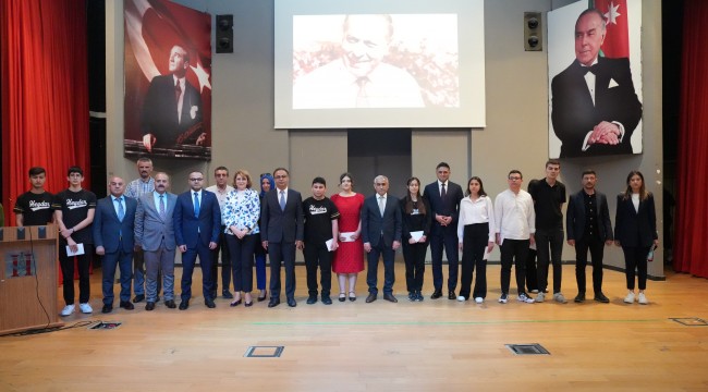 Azerbaycan&#039;ın Merhum Cumhurbaşkanı Heydar Aliyev Anıldı