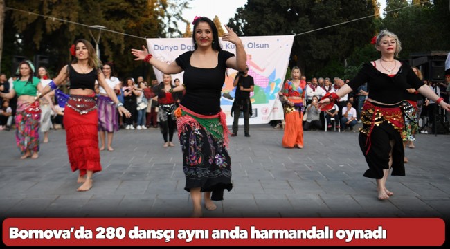Bornova’da 280 dansçı aynı anda harmandalı oynadı