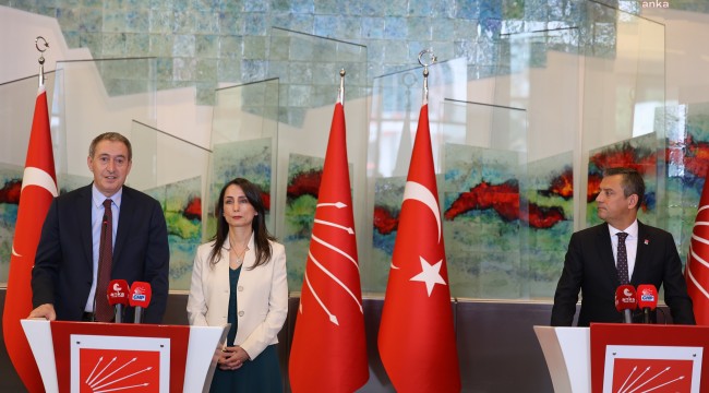 DEM PARTİ'DEN CHP'YE ZİYARET... HATİMOĞULLARI: “DEM PARTİ OLARAK BAYRAKLA, SEMBOLLERLE HİÇBİR SORUNUMUZ YOKTUR''