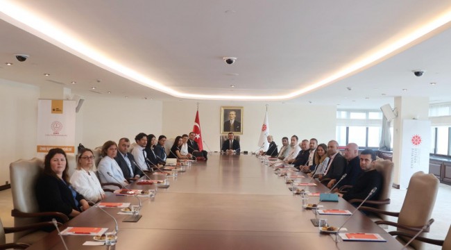 İzmir&#039;de eğitimcilere dezenformasyon ve yeni medyanın önemi anlatıldı