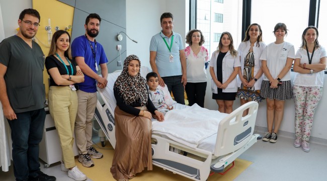 zmir Şehir Hastanesi'nde 6 yaşındaki Akalazya hastasına başarılı bir şekilde endoskopik myotomi (POEM) uygulandı