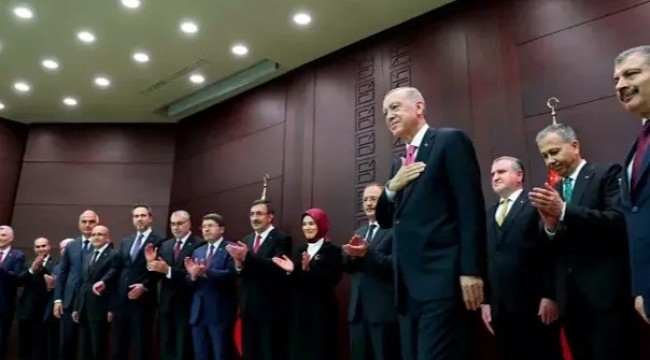Cumhurbaşkanı Erdoğan imzaladı! Kabine&#039;de 2 Bakan değişti! İşte yeni Bakanlar...