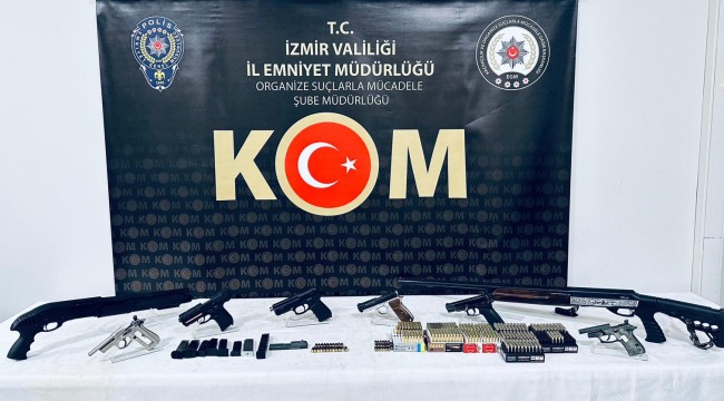 İzmir&#039;de yasadışı silah ticareti operasyonu