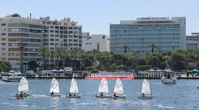 İzmir Körfezi'nde Kabotaj Bayramı coşkusu