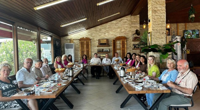 Karşıyakalı iş kadınları huzurevi sakinleri ile buluştu