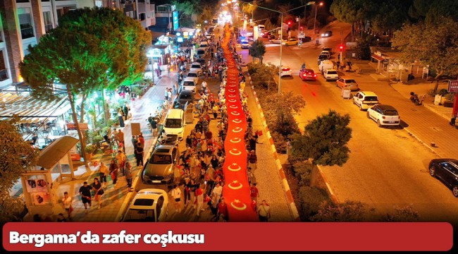 Bergama’da zafer coşkusu: 200 metrelik Türk Bayrağı Bergama sokaklarını kırmızı-beyaza boyadı