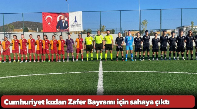 Cumhuriyet kızları Zafer Bayramı için sahaya çıktı