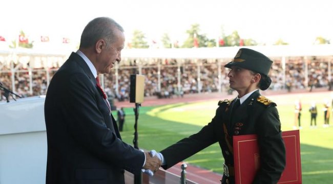 Diplomasını Cumhurbaşkanı Erdoğan&#039;ın elinden almıştı! Ebru Eroğlu dahil 4 teğmenin ifadesi alındı