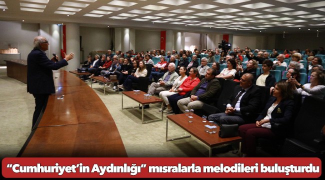 &quot;Cumhuriyet&#039;in Aydınlığı&quot; mısralarla melodileri buluşturdu
