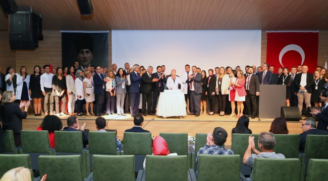 İzmir Şehir Hastanesi'nin 1. Yıl Dönümü Akademik Törenle Kutlandı