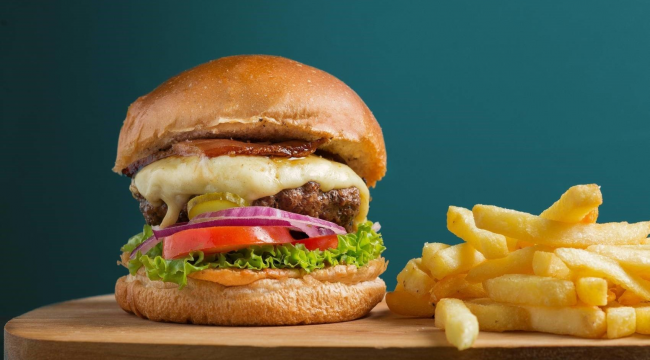 ABD'de hamburgerlerden hastalanan kişi sayısı artıyor!