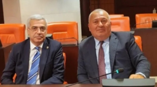 Demokrat Parti&#039;de deprem: Cemal Enginyurt ve Salih Uzun istifa etti