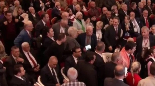 Demokrat Parti&#039;de Gültekin Uysal yeniden partinin genel başkanı oldu