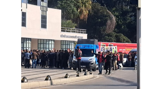 Hükümetin Kesintileri İzmir Büyükşehir İşçilerini İsyan Ettirdi