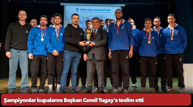 Şampiyonlar kupalarını Başkan Cemil Tugay’a teslim etti