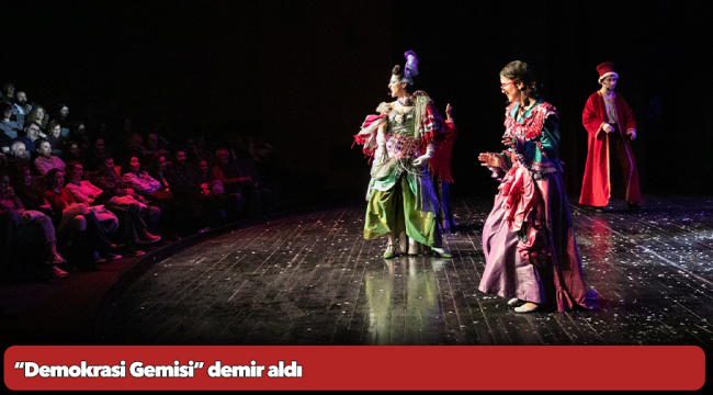 “Demokrasi Gemisi” demir aldı