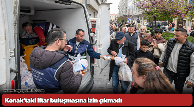 Konak&#039;taki iftar buluşmasına izin çıkmadı, 4 bin kişilik yemek paket olarak dağıtıldı