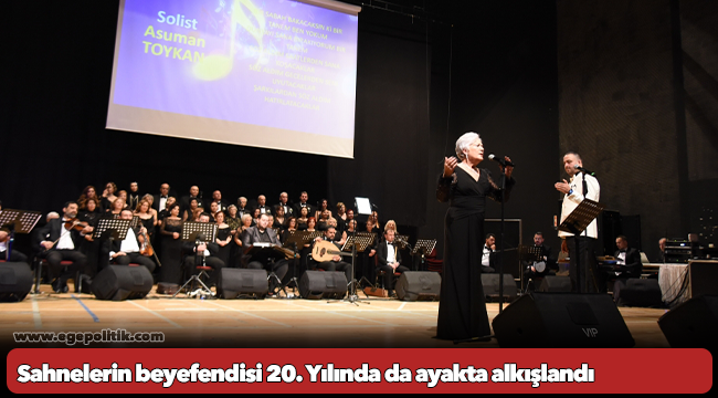 Sahnelerin beyefendisi 20. Yılında da ayakta alkışlandı