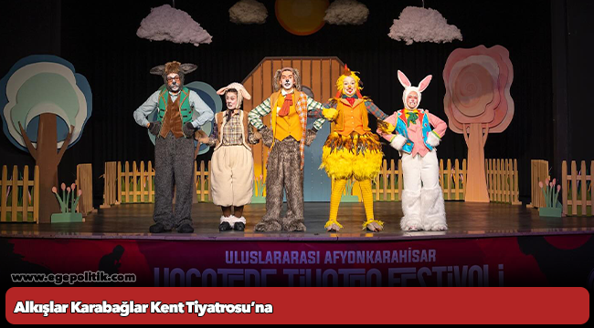 Alkışlar Karabağlar Kent Tiyatrosu’na