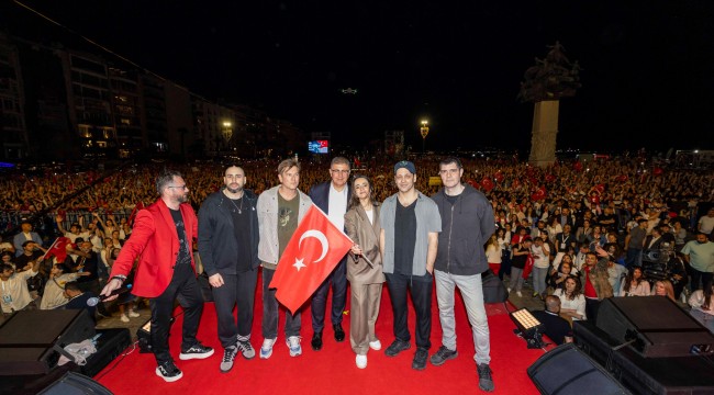 Başkan Tugay Duman konserine katıldı “Gençlerin daha iyi bir ülkeye kavuşması için çalışacağı