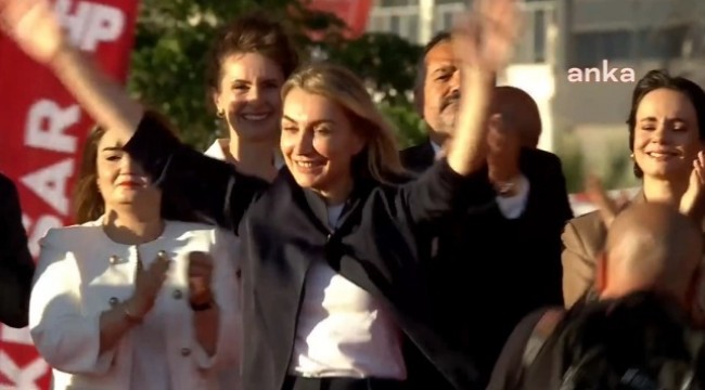 İzmirliler Dilek Kaya İmamoğlu&#039;nu bağrına bastı