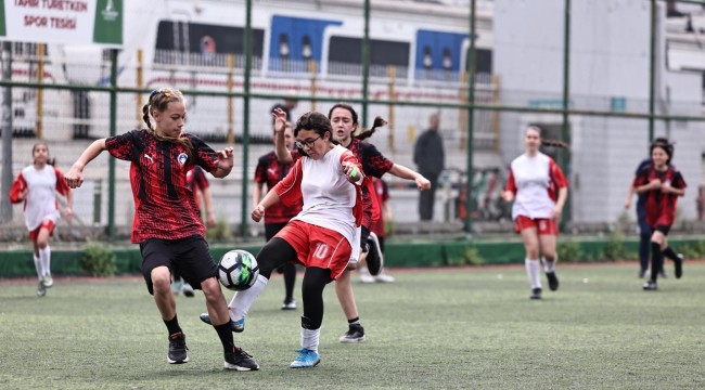 Turnuvanın ilk galibi İmam Hatipli kızlar oldu