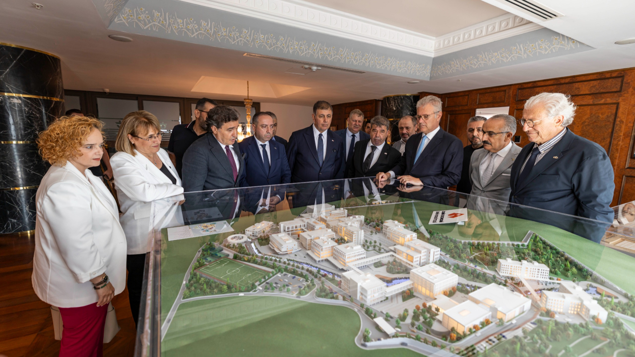 Başkan Tugay mobilya sektörünün geleceğine yön verecek formülleri anlattı