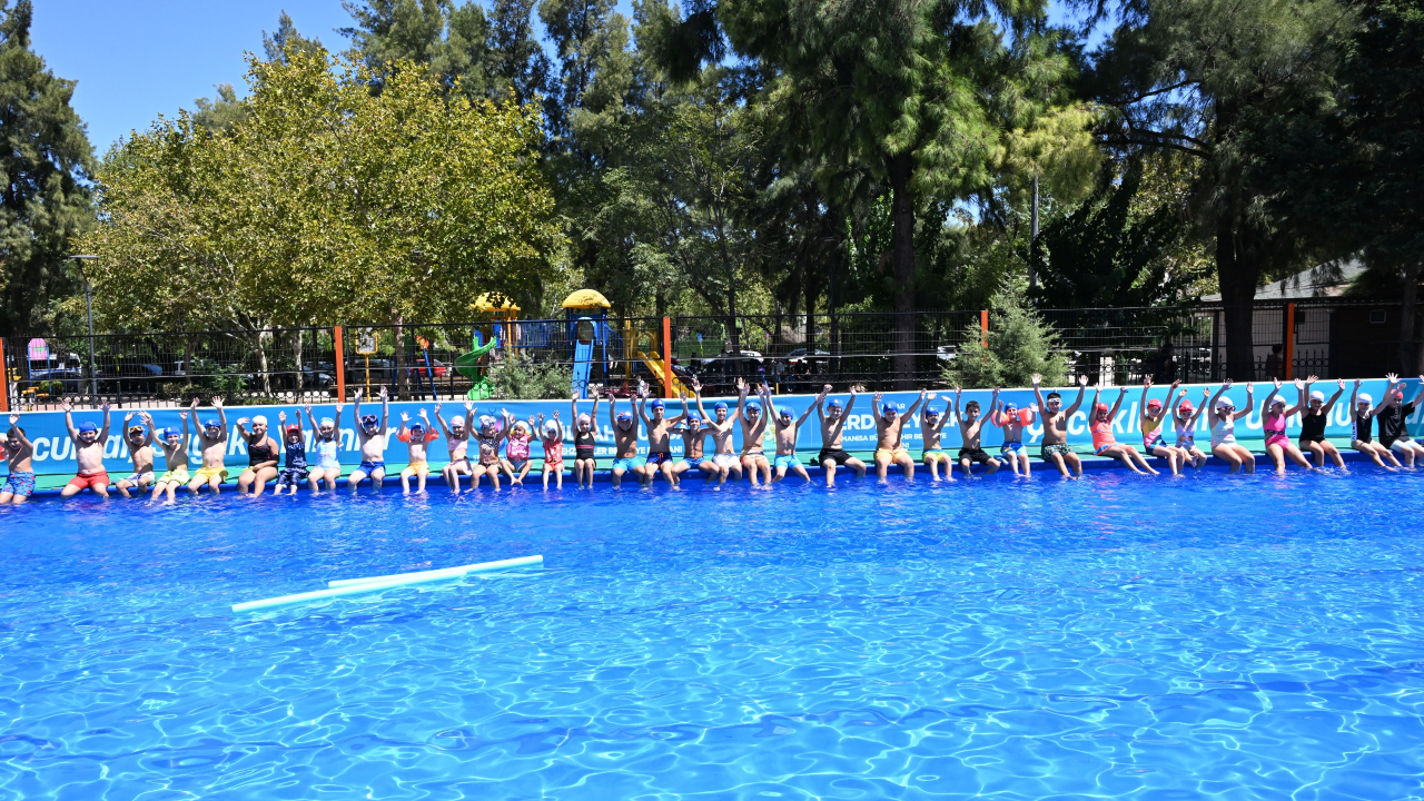 Büyükşehir’in Havuzları Çocuklarla Buluşuyor