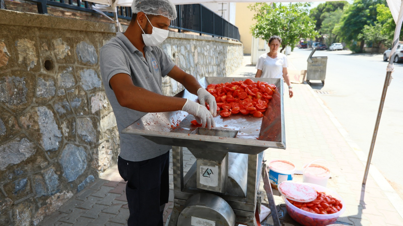 Efes Selçuk&#039;ta kışlık salça hazırlıkları başlıyor