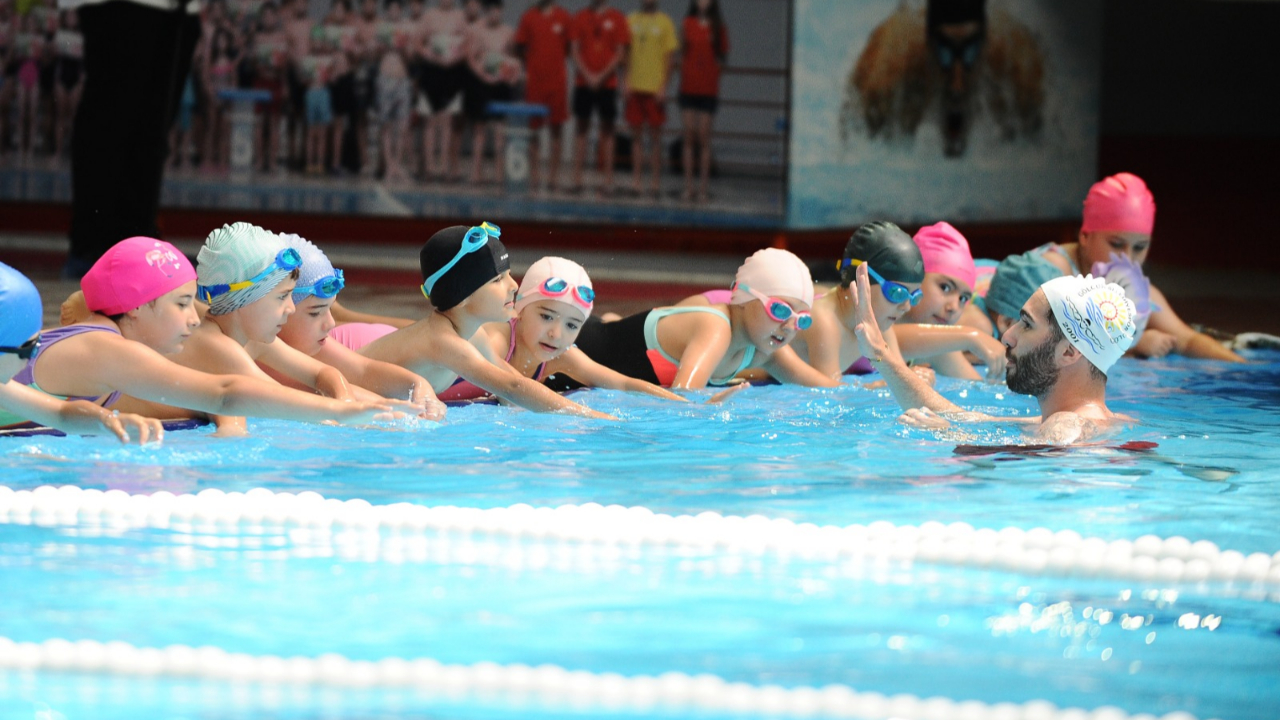 Karşıyaka Belediyesi Yüzme Havuzu’na modern dokunuş