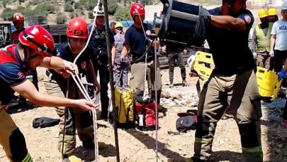 İzmir İtfaiyesi kuyuya düşen yurttaşı kurtardı