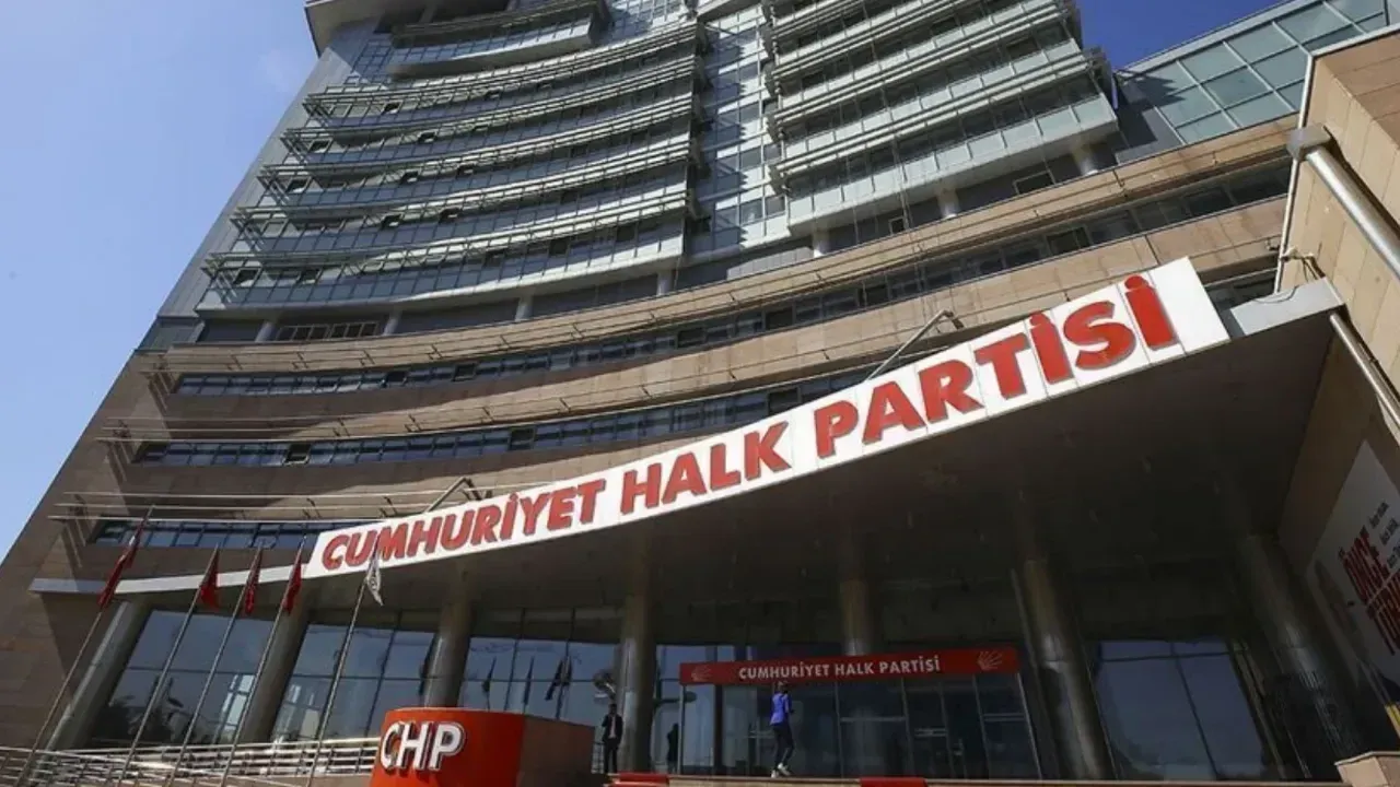 CHP&#039;ye yönelik operasyonlar kaldığı yerden devam ediyor: 3 kişi hakkında gözaltı kararı