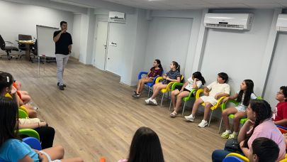 İzmir Çocuk Meclisi’nde ‘Akran Zorbalığı Eğitimi’