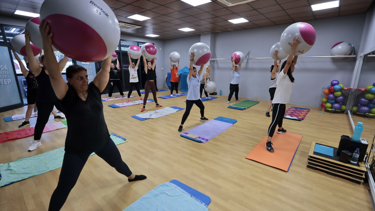 Konaklı kadınlar hem spor yapıyor hem sosyalleşiyor