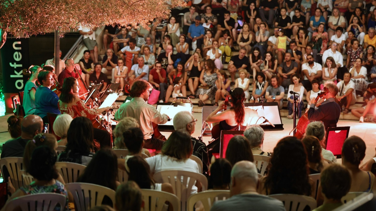 MAV Cello Ensemble, Zeytin Altında yaz esintisi yaşattı