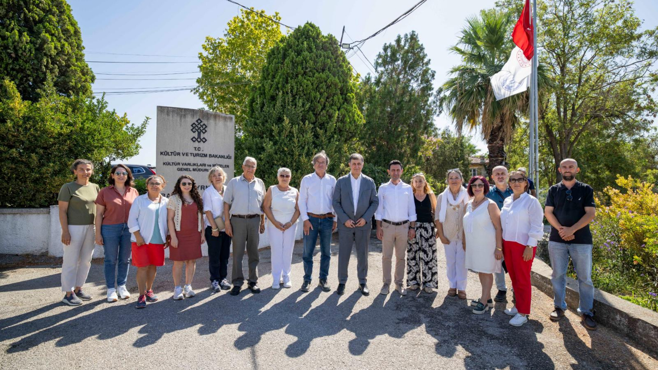 Başkan Tugay Smyrna kazılarını inceledi
