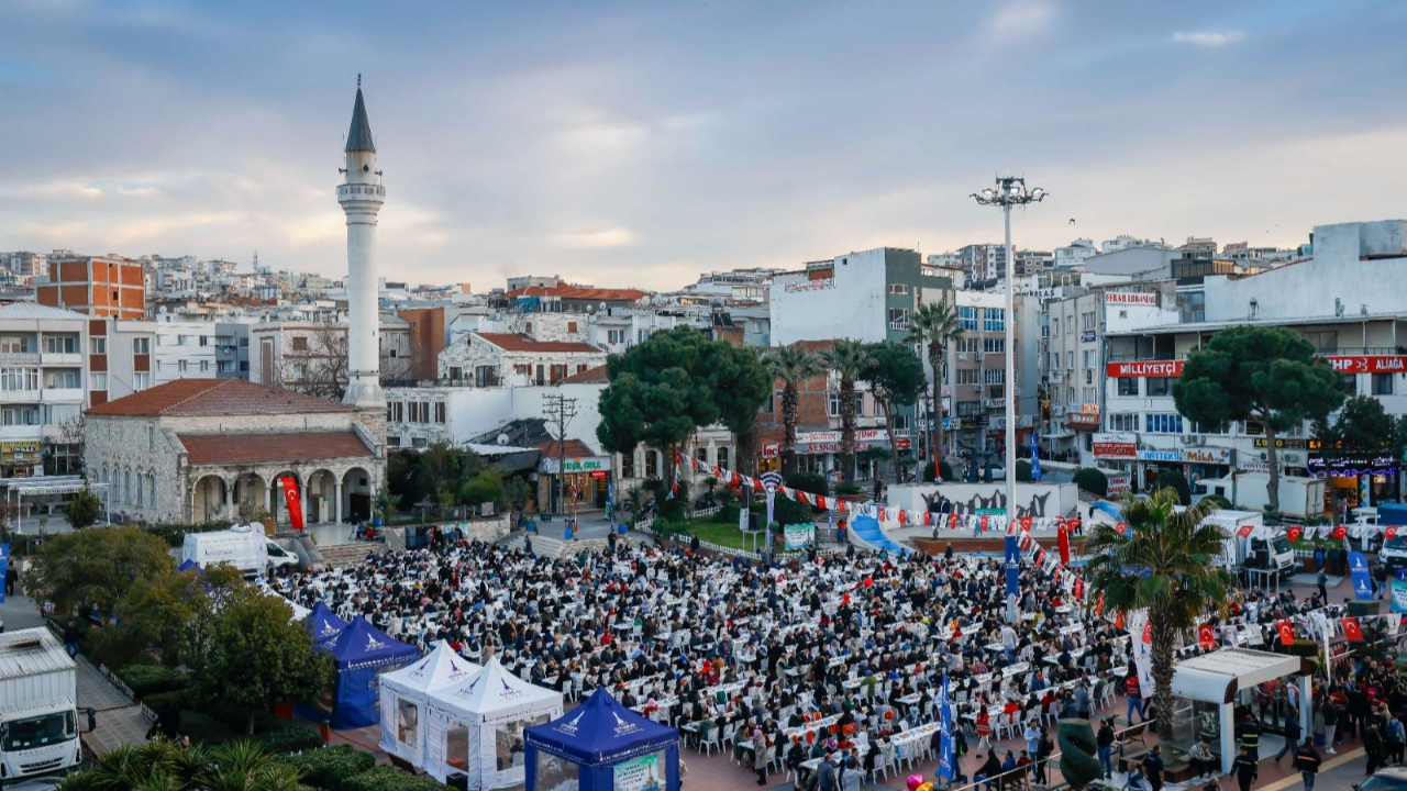 Aliağa Demokrasi Meydanı yenilenecek