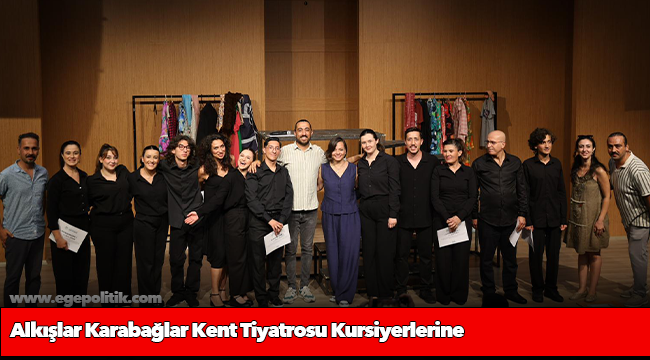 Alkışlar Karabağlar Kent Tiyatrosu Kursiyerlerine