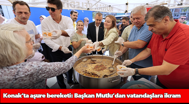 Konak’ta aşure bereketi: Başkan Mutlu’dan vatandaşlara ikram