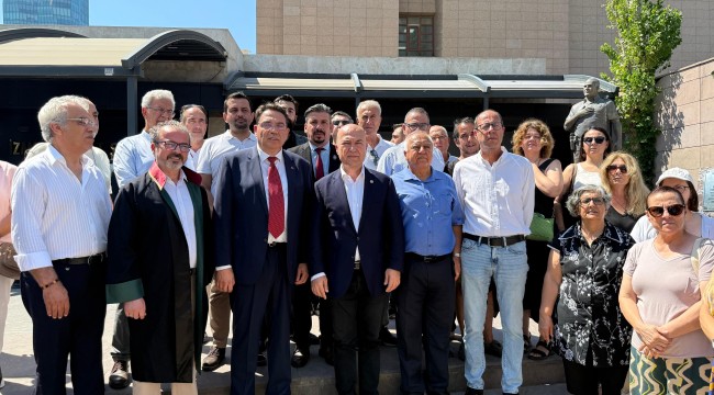 Yankı Bağcıoğlu beş teğmene destek verdiği için İzmir’de hakim karşısındaydı