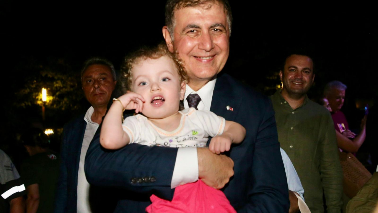 Başkan Tugay, Alaybey Mahalle Şenliği’ne katıldı