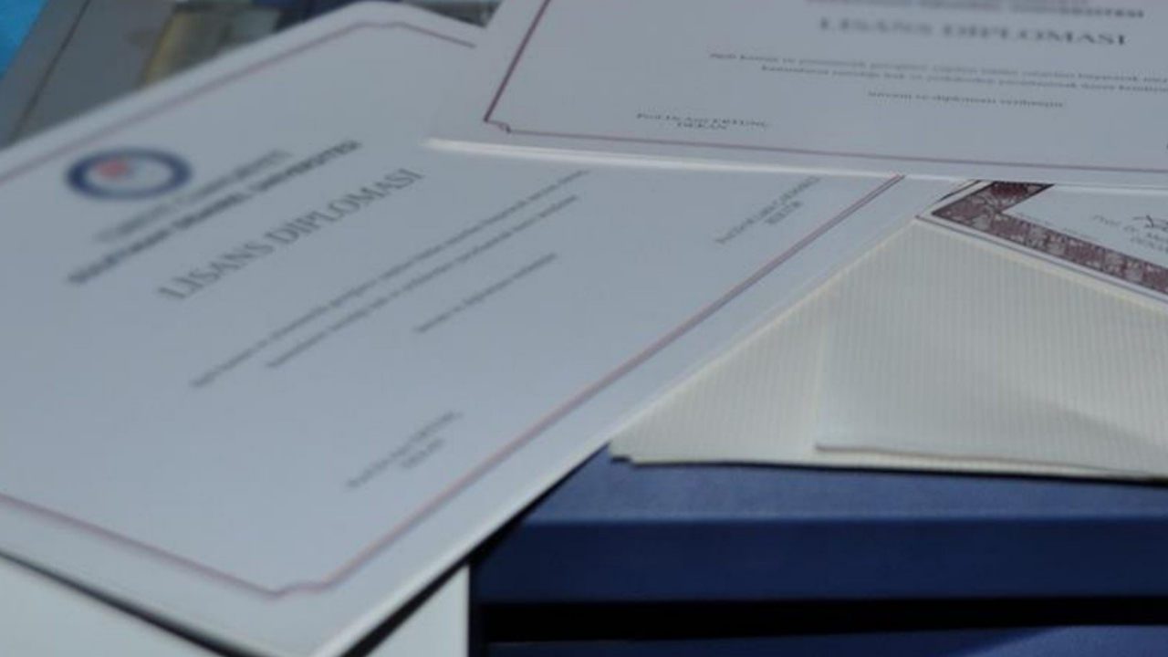 Türkiye’yi sarsan sahte diploma krizi ilk orada başlamış: 2022’deki soru önergesini AKP ve MHP reddetti